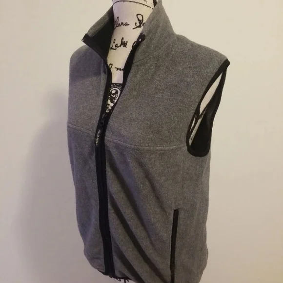 Old Navy zip-up fleece vest - Picture 2 of 5